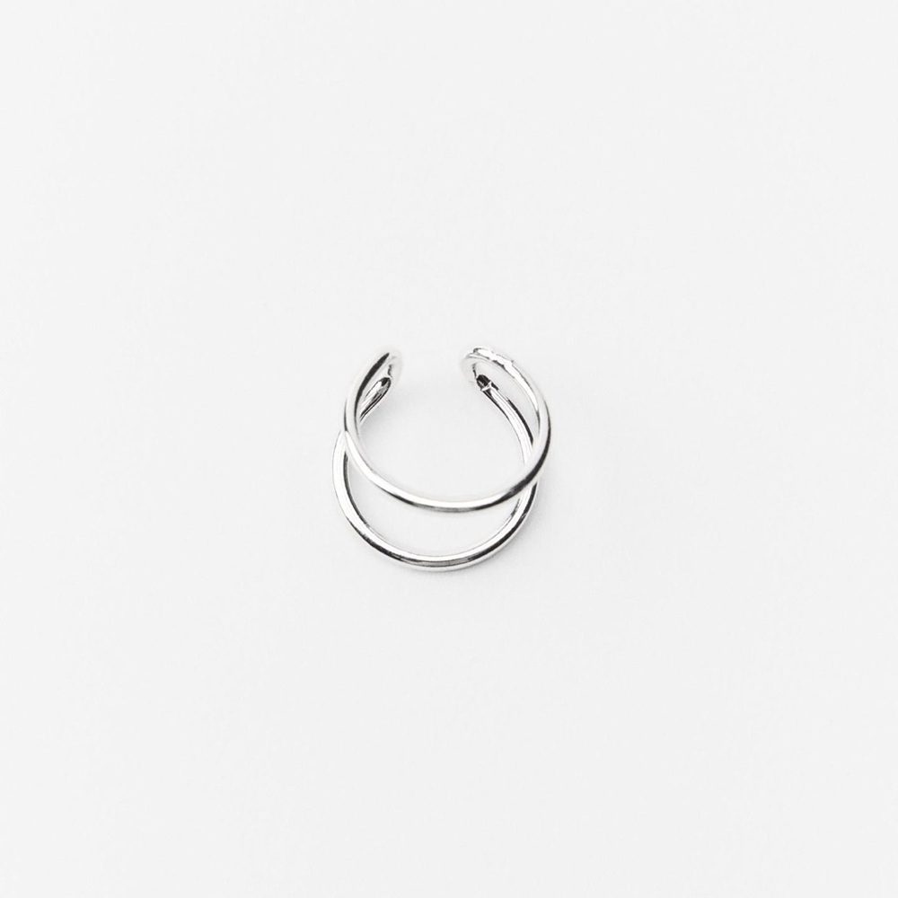 ✨SALE✨ZARA PACK OF EAR CUFFS
✨SALE✨ - Picture 6 of 8